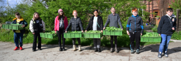 Erste Schulklasse kocht in neuer Seminarküche