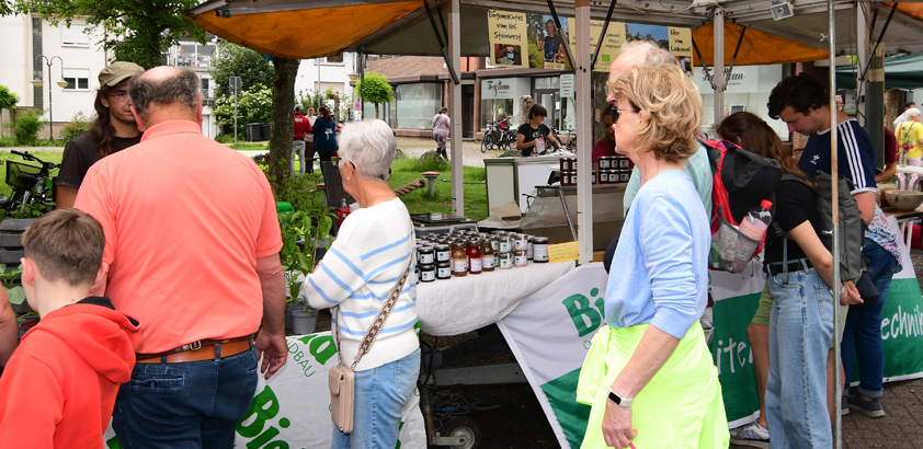 Auf Spargel- und Ökomarkt mit Stand vertreten
