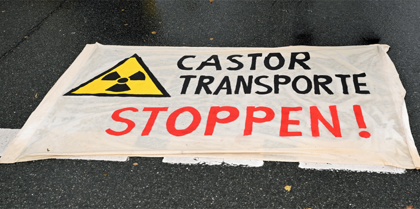 Demonstranten blockieren mögliche Castor-Route
