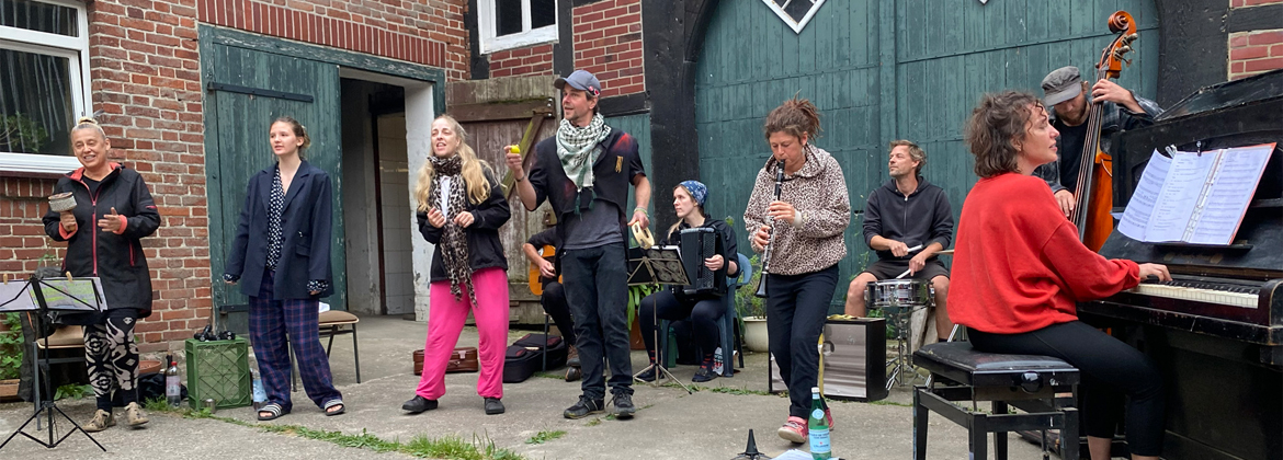 PROFIT ORCHESTRA besucht den Laakenhof